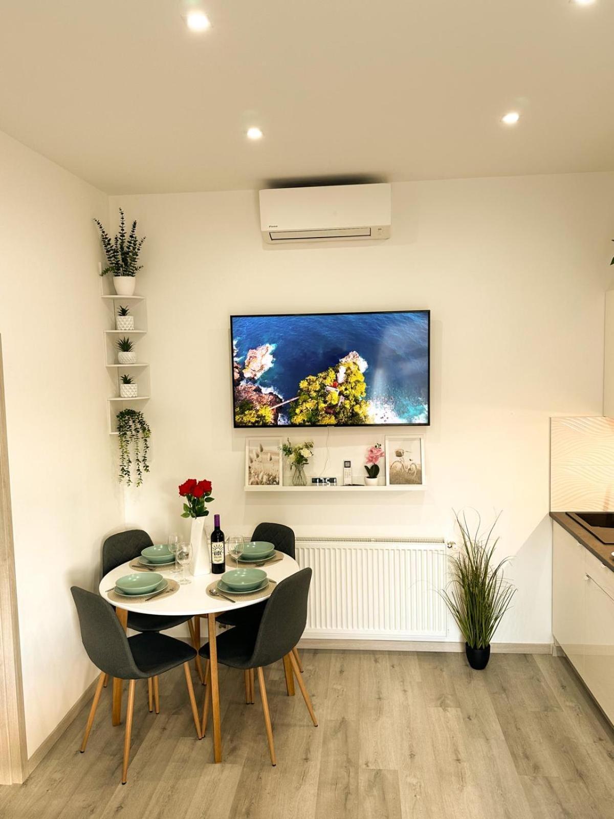 Vibe S32 Apartman,ac,free Parking * Székesfehérvár
