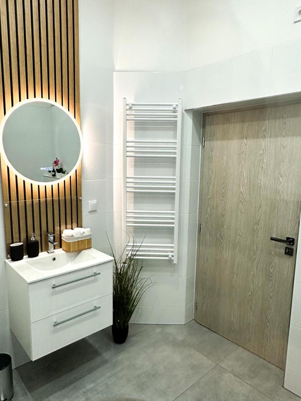 Vibe S32 Apartman,ac,free Parking Szekesfehervar